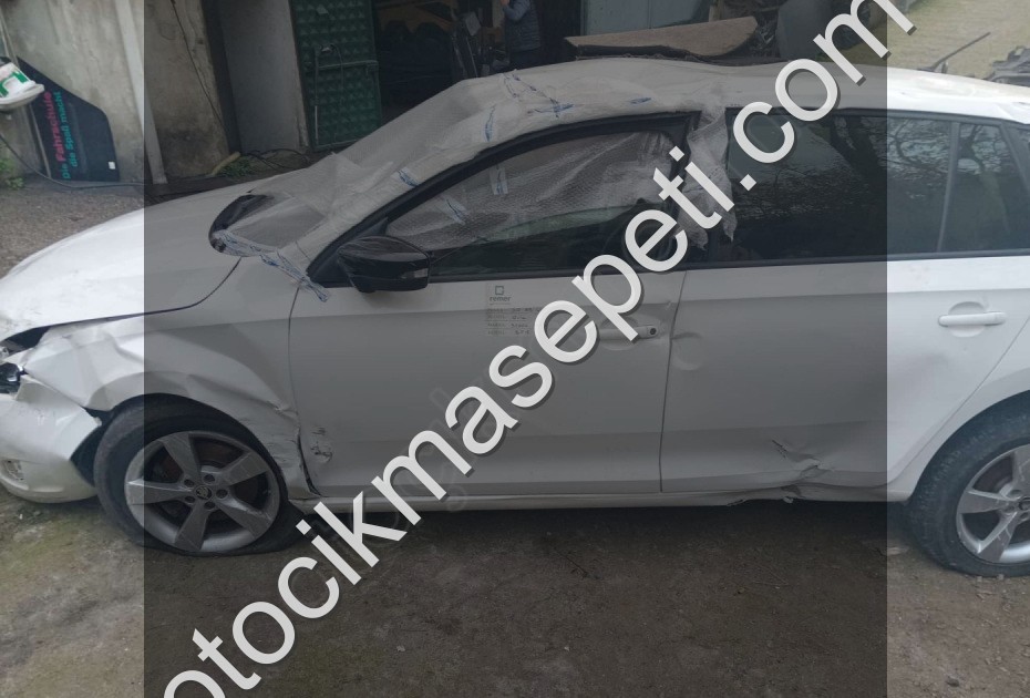 SKODA RAPİD SOL ÖN KAPI