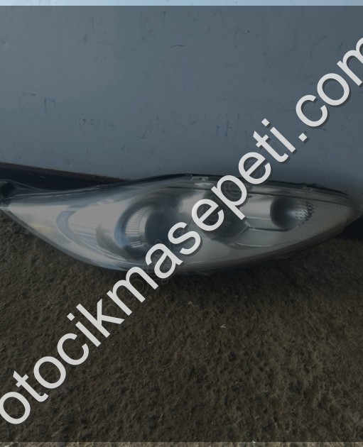 Ford fiesta 2012 sağ ön far