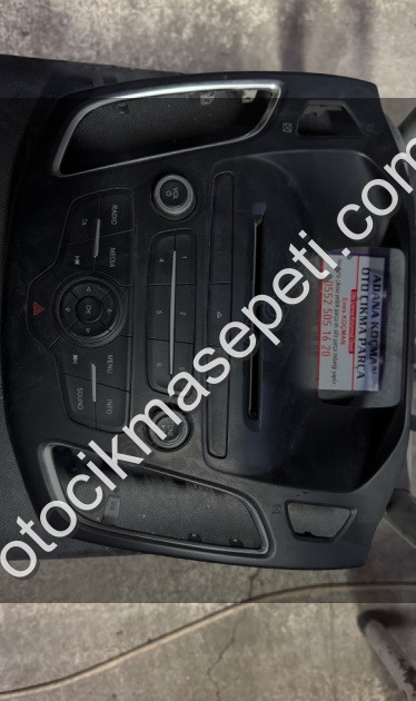 Ford Focus 3 torpido ekran çerçevesi OEM