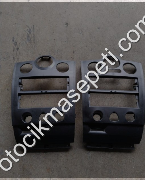 RENAULT MEGANE 2 SIFIR YAN SANAYİ TEYP VE KLİMA ÇERÇEVESİ