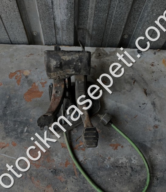 RENAULT 19 DEBRİYAJ FREN PEDALI ÇIKMA