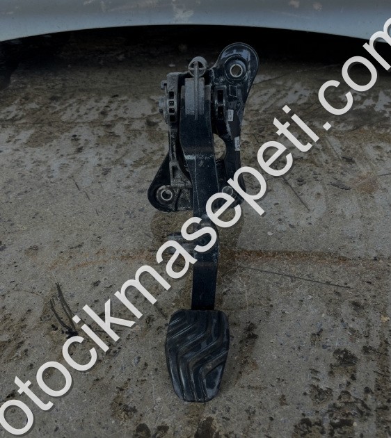 DACİA DUSTER DEBRİYAJ PEDALI ORJİNAL 465031714R