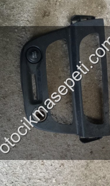 Renault Fluence Megane 3 Teyp Çerçevesi 682608709R