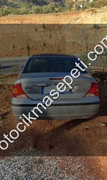 Focus 1 arka cam sedan