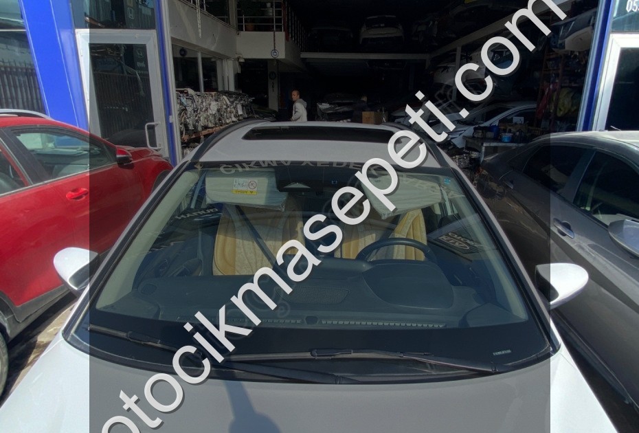 HYUNDAİ BAYON ÖN CAM