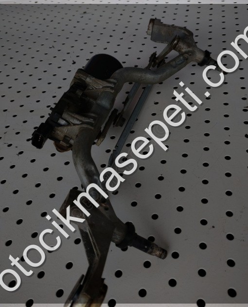 RENAULT CLIO 4 SİLECEK CAM MOTOR-SILGI KOL-DÜZCE ÇIKMA