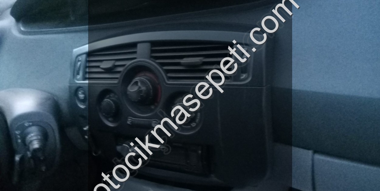 Renault Scenic 2 teyp çerçeve dolu