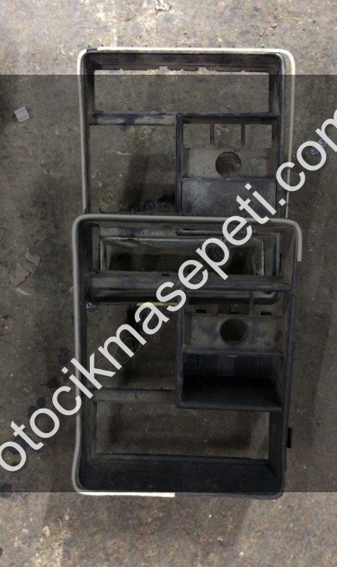 Renault 9 teyp çerçevesi