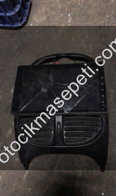 Peugeot 206 teyp çerçevesi