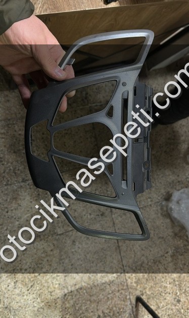 2010-2013 FORD FİESTA TEYP ÇERÇEVESİ ORJ ÇIKMA