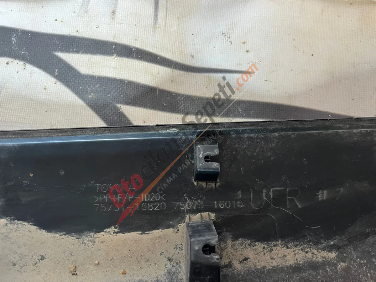 TOYOTA COROLLA CROSS SAĞ ÖN KAPI BANDI ÇIKMA ORJINAL