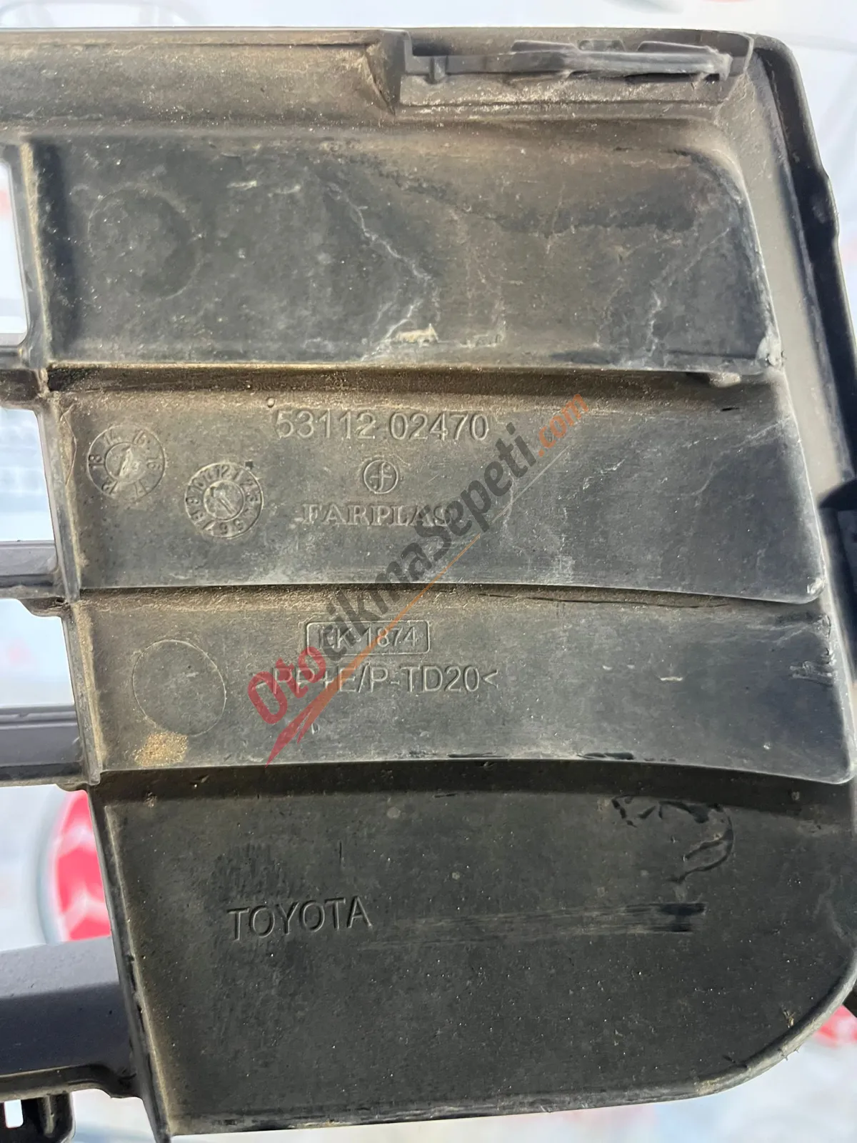 TOYOTA COROLLA ÖN TAMPON IZGARA ÇIKMA ORJINAL